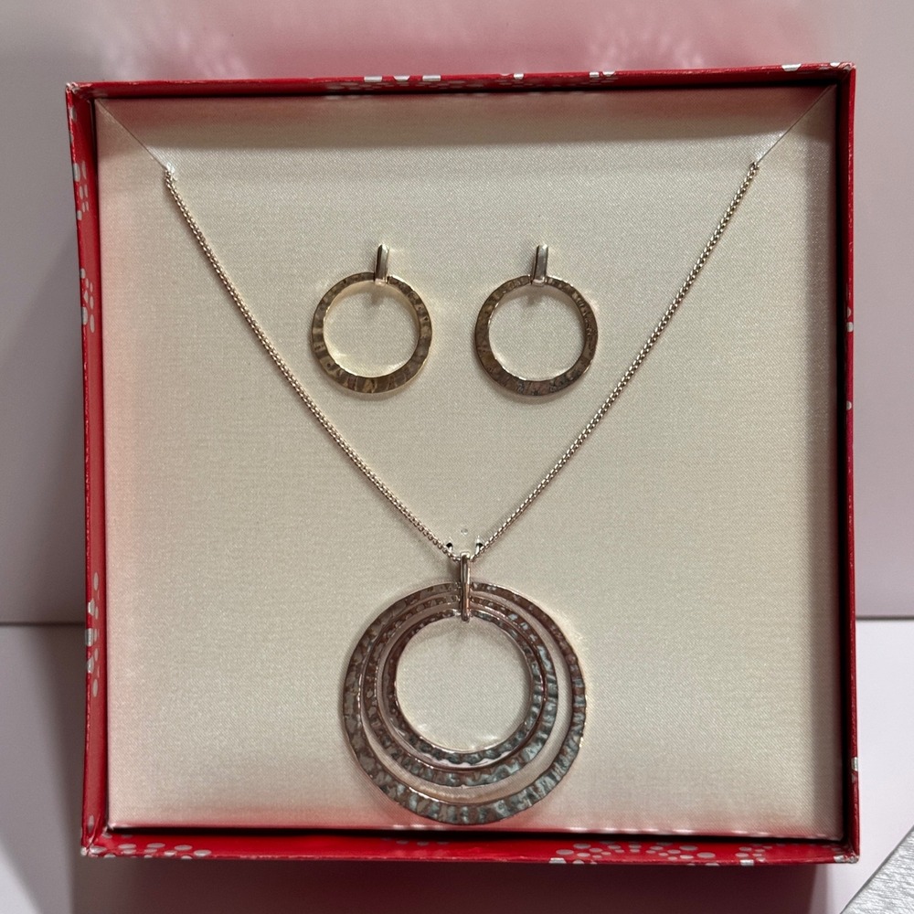 SilverTone Hammered Triple Circle Pendant Necklace Stud Earrings Set Gift Chain